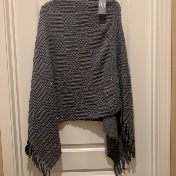 Vertigo Textured Sequin Knit Fringe Poncho OS NWT - Picture 3 of 8